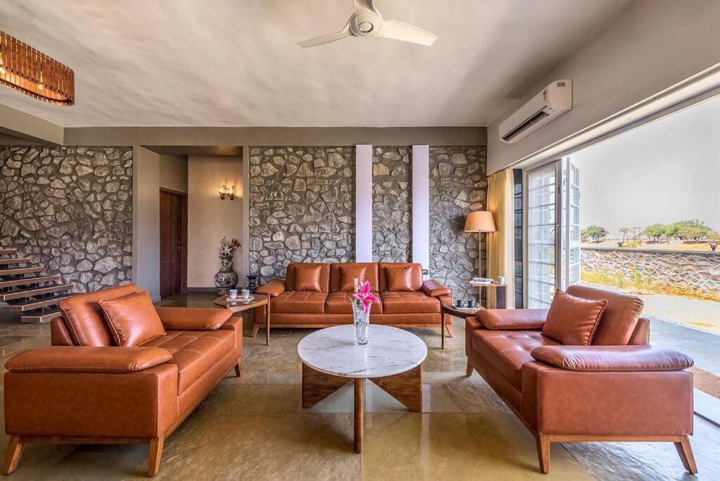 Stone Mansion By Phoenix Stays Igatpuri Exteriör bild