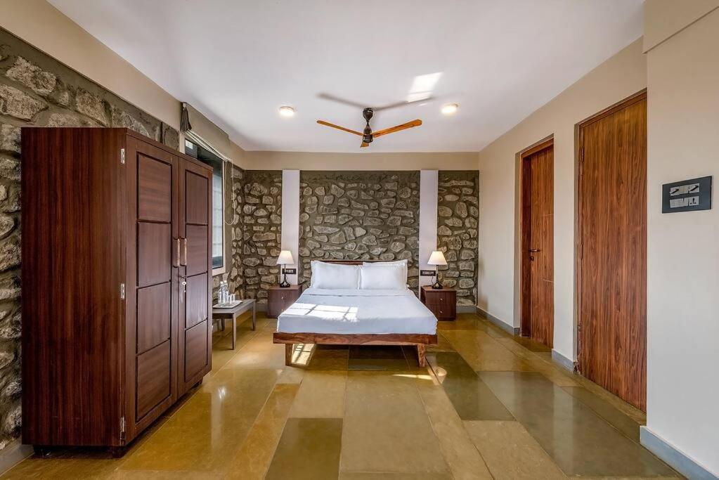 Stone Mansion By Phoenix Stays Igatpuri Exteriör bild