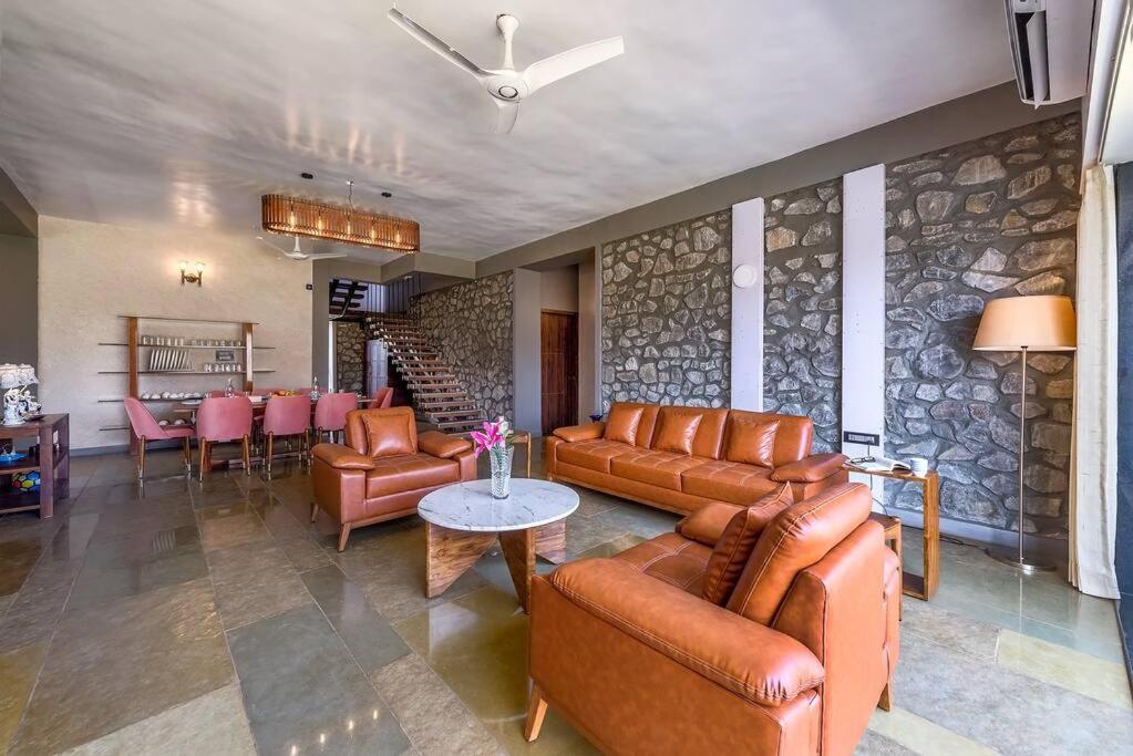 Stone Mansion By Phoenix Stays Igatpuri Exteriör bild
