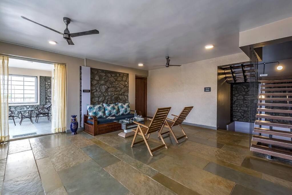Stone Mansion By Phoenix Stays Igatpuri Exteriör bild