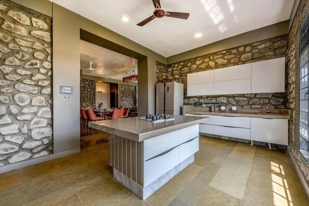 Stone Mansion By Phoenix Stays Igatpuri Exteriör bild