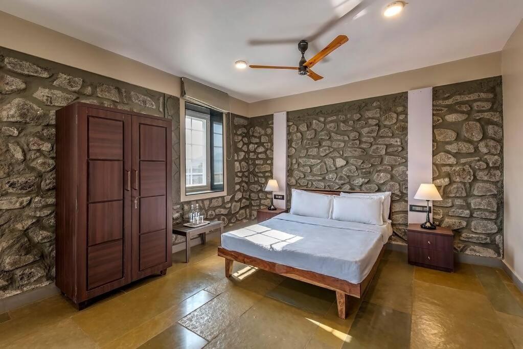 Stone Mansion By Phoenix Stays Igatpuri Exteriör bild