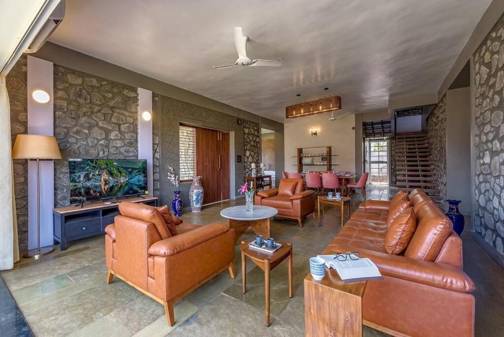 Stone Mansion By Phoenix Stays Igatpuri Exteriör bild