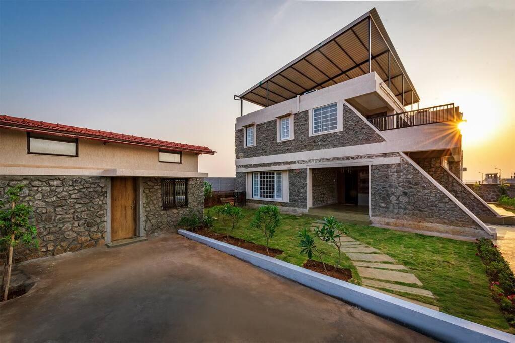 Stone Mansion By Phoenix Stays Igatpuri Exteriör bild