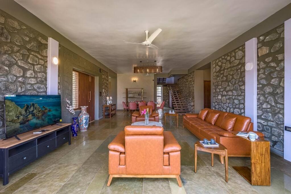 Stone Mansion By Phoenix Stays Igatpuri Exteriör bild