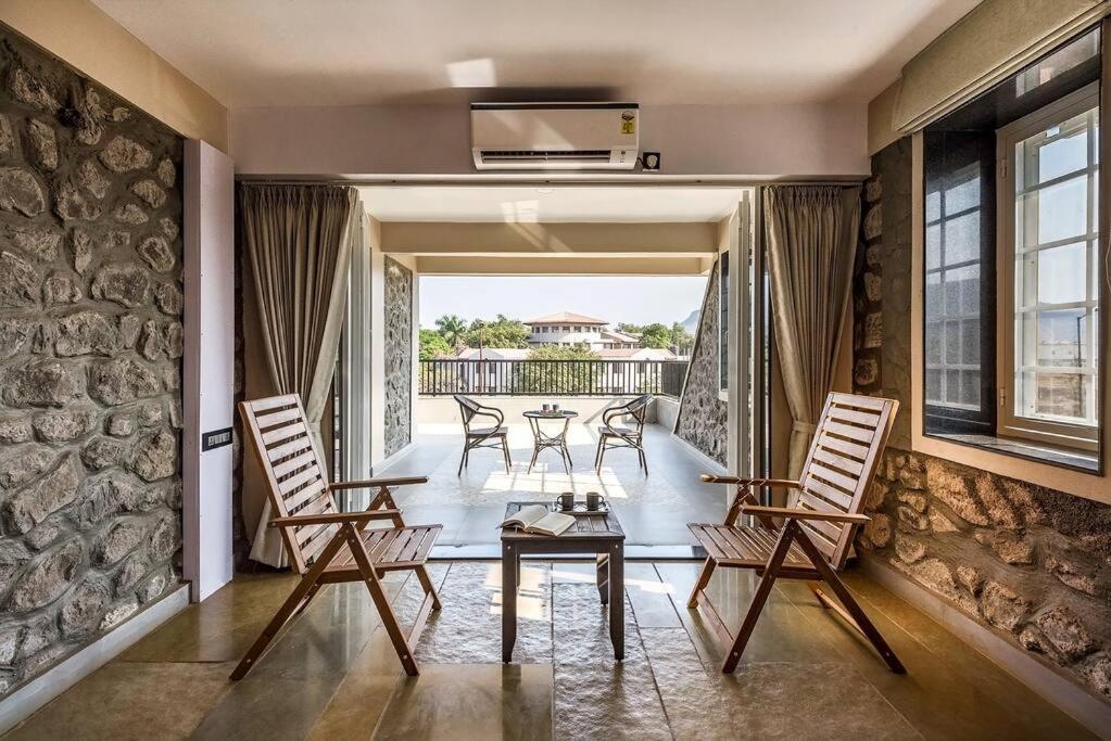 Stone Mansion By Phoenix Stays Igatpuri Exteriör bild