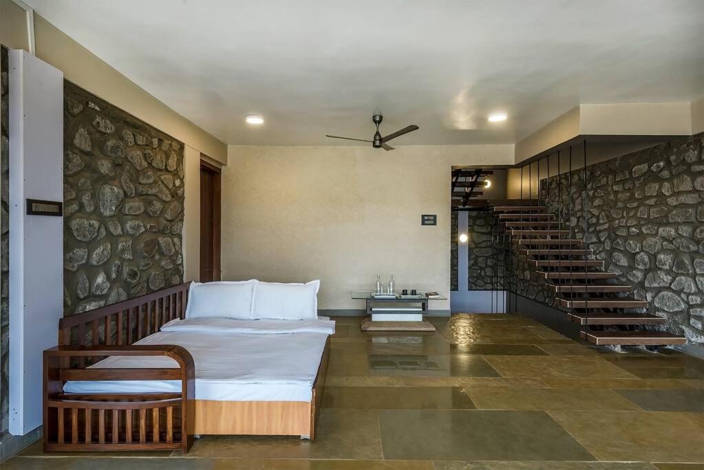 Stone Mansion By Phoenix Stays Igatpuri Exteriör bild
