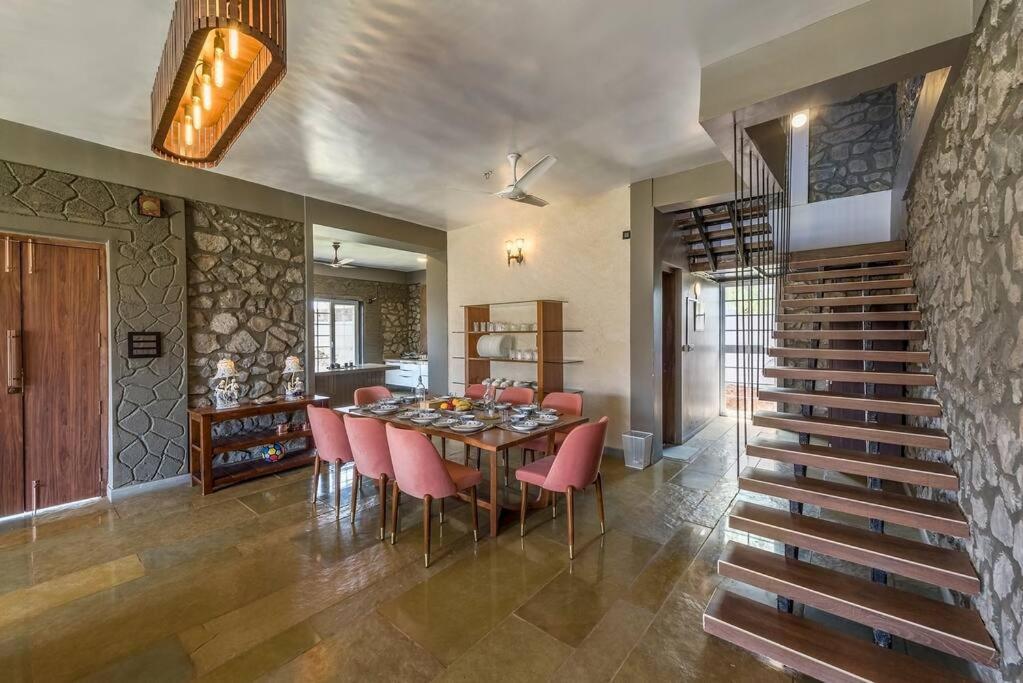 Stone Mansion By Phoenix Stays Igatpuri Exteriör bild