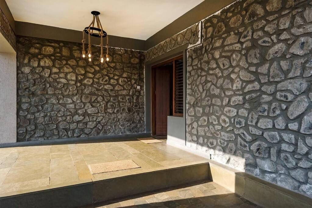 Stone Mansion By Phoenix Stays Igatpuri Exteriör bild